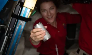 ناسا 98 درصد از ادرار و عرق فضانوردان را به آب آشامیدنی تبدیل می‌کند